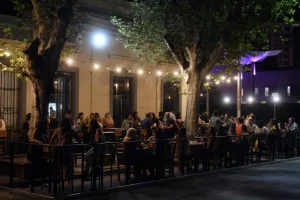 La ciudad Capital y su movida nocturna una de las opciones para disfrutar el verano.